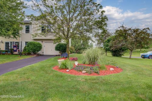 125 Bridgewood Ln, Watervliet, NY, 12189-3451 | Card Image