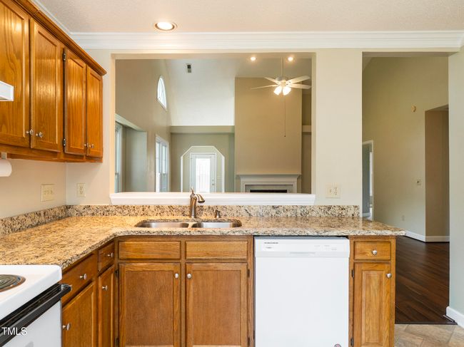 Kitchen | Image 11