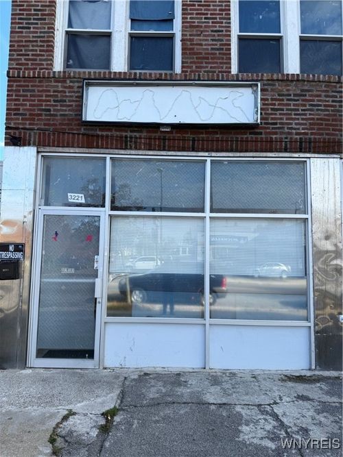 3215 Bailey Ave, Buffalo, NY, 14215-1628 | Card Image