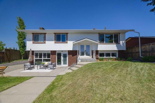 168 Cantrell Dr Sw, Calgary, AB, T2W2M6 | Card Image