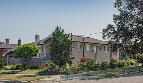 49 Dundee Dr, North York, ON, M3J1H7 | Card Image