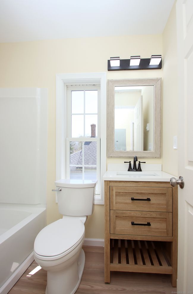 24 Burr Ave, Home with 6 bedrooms, 3 bathrooms and null parking in Middletown CT | Image 9