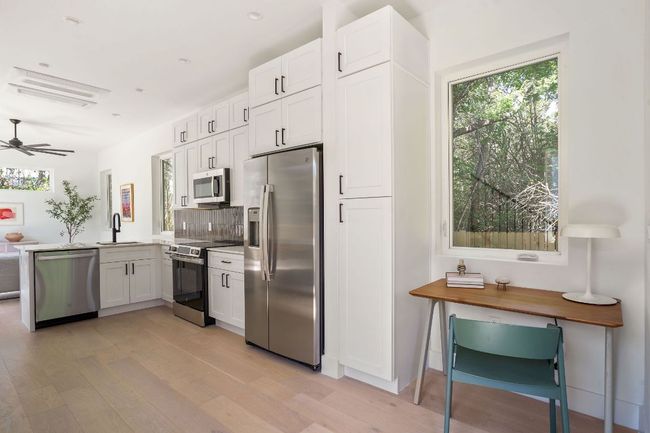 2 - 2611 Davis Ln, Condo with 2 bedrooms, 2 bathrooms and 2 parking in Austin TX | Image 8