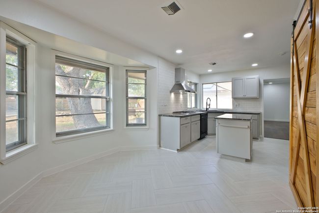 Breakfast nook | Image 18