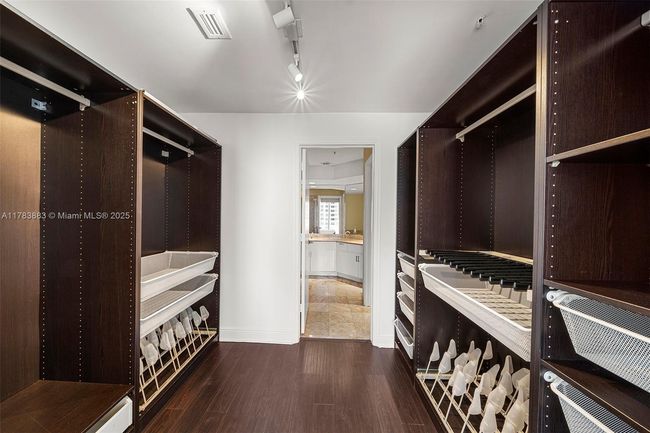 APT-2611 - 888 Brickell Key Dr, Condo with 2 bedrooms, 3 bathrooms and null parking in Miami FL | Image 17