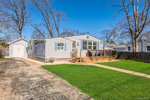 255 26th St, Copiague, NY, 11726-2625 | Card Image