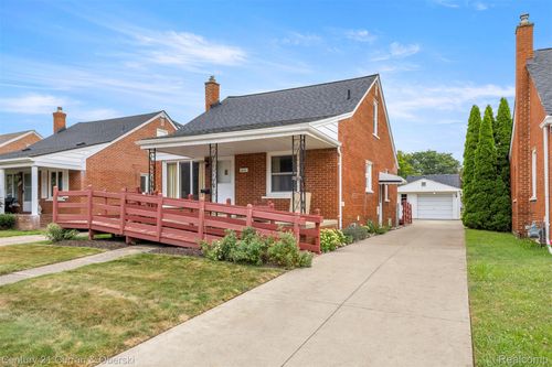 9881 Quandt Ave, Allen Park, MI, 48101-1352 | Card Image