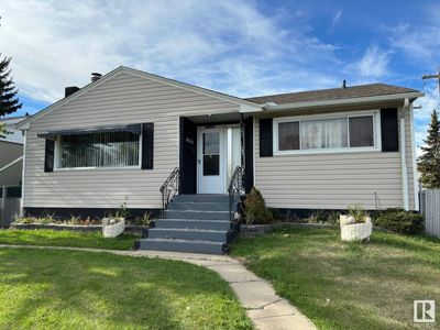 11636 Groat Rd Nw, House other with 6 bedrooms, 2 bathrooms and null parking in Edmonton AB | Image 1