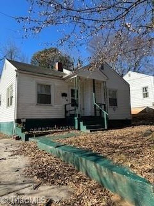 1030 Thurmond St, Winston Salem, NC, 27105-6427 | Card Image