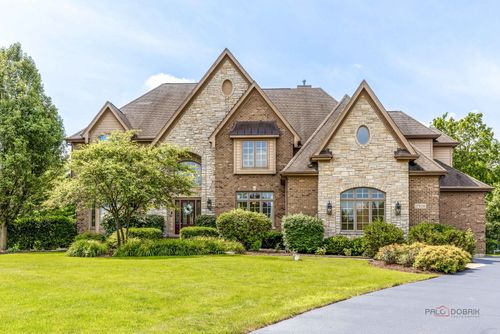 37W209 Deer Pond Ct, St. Charles, IL, 60175-7955 | Card Image