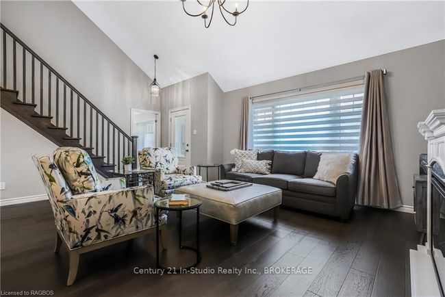 160 Hawthorn Cres, Condo with 3 bedrooms, 4 bathrooms and 2 parking in Kemble ON | Image 17