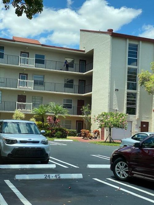 apt-204-25 Abbey Ln, Delray Beach, FL, 33446-1732 | Card Image