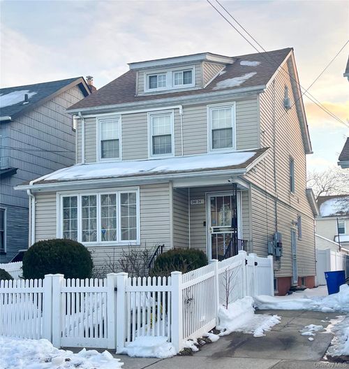 240-24 Caney Rd, Rosedale, NY, 11422-2312 | Card Image