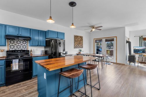1149 Golden Pheasant Dr, Redmond, OR, 97756-9204 | Card Image