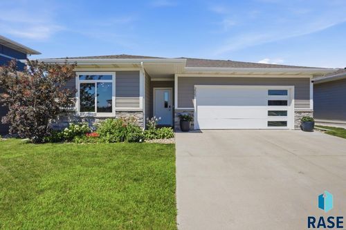 205 Lydia Ct Court, Harrisburg, SD, 57032 | Card Image