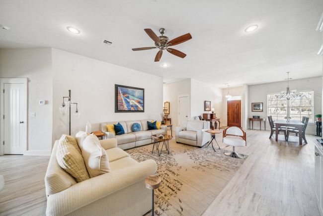 Living Area | Image 5