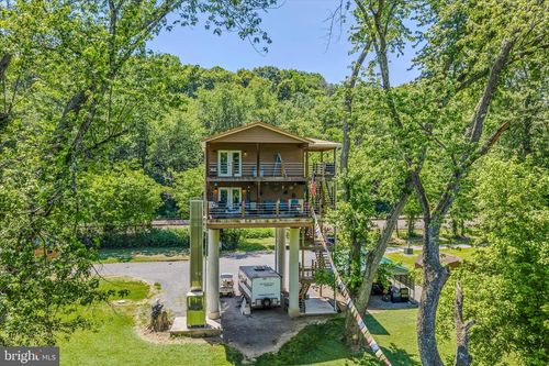 900 Joshua Ln, BERKELEY SPRINGS, WV, 25411-1500 | Card Image