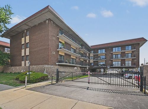 n209-9520 Mayfield Ave, Oak Lawn, IL, 60453-2848 | Card Image