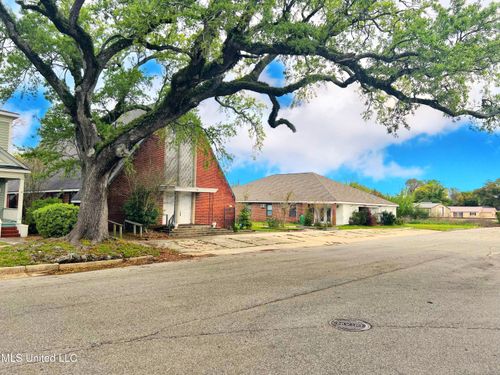 1301 31st Ave, Gulfport, MS, 39501-1849 | Card Image
