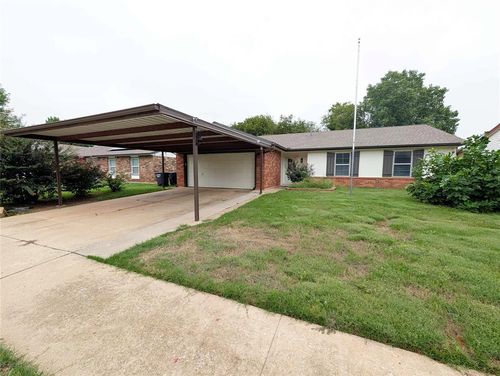 1609 Ne 4th St, Moore, OK, 73160-7921 | Card Image