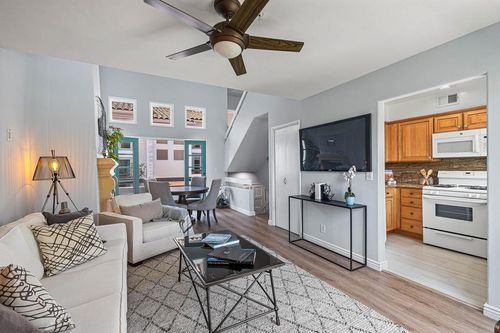 apt-10-8562 W West Knoll Dr, West Hollywood, CA, 90069-4169 | Card Image