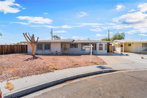 1332 Pyramid Cir, Las Vegas, NV, 89108-1121 | Card Image