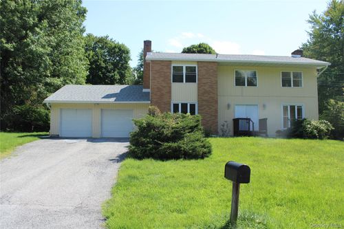 8 Tanglewood Drive, Poughkeepsie (Town), NY, 12590 | Card Image