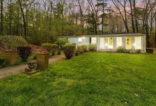 84 Forest Rd, Salisbury, MA, 01952-1617 | Card Image
