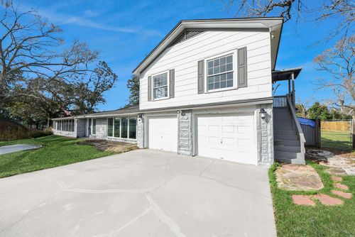 100 N Mattson St, West Columbia, TX, 77486-2938 | Card Image