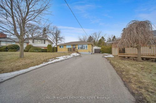 372 Garden Crt, Oshawa, ON, L1J3E4 | Card Image