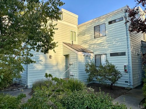 172 Courtyards E, Windsor, CA, 95492-9542 | Card Image