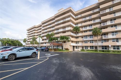 302-250 Jacaranda Dr, Plantation, FL, 33324-2531 | Card Image
