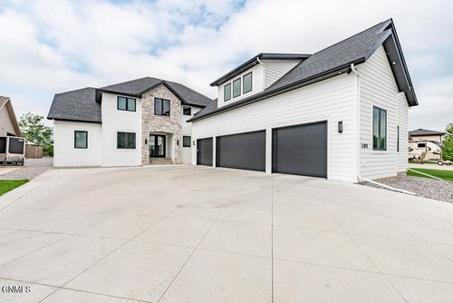 3305 Bay Shore Bnd Se, Mandan, ND, 58554-6255 | Card Image