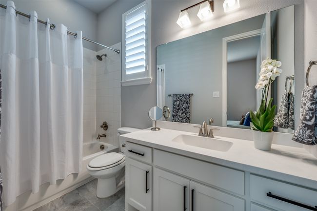 Ensuite Bath Bedroom 2 | Image 20