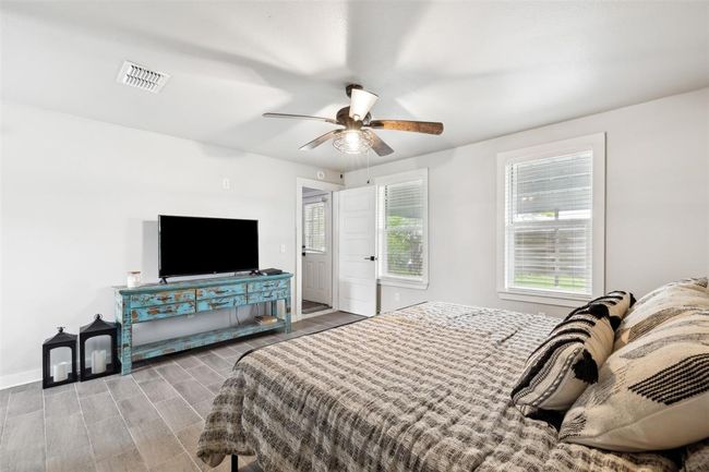 5530 Us Highway 90 A W, House other with 4 bedrooms, 2 bathrooms and 2 parking in Shiner TX | Image 28