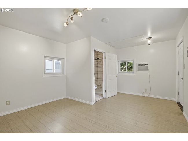 Attached Bathroom #1 | Image 25