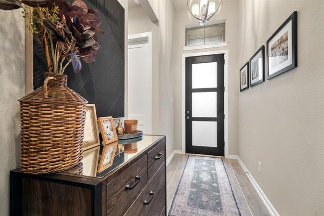 Natural lighting at entry door. | Image 4
