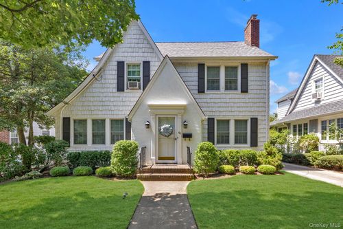 44 Fern St, Floral Park, NY, 11001-3208 | Card Image