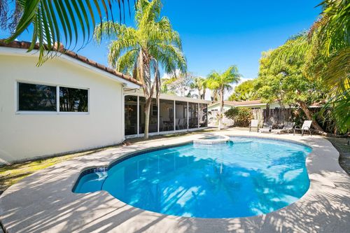 806 Se 9th Ave, Deerfield Beach, FL, 33441-5748 | Card Image