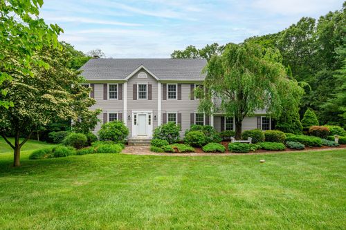 18 Sleepy Hollow Rd, Sandy Hook, CT, 06482-1095 | Card Image