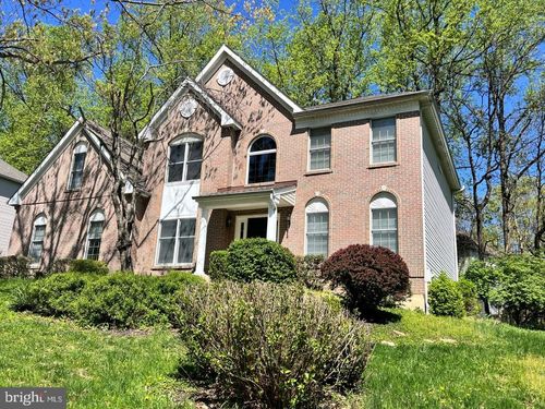 813 Tremont Dr, DOWNINGTOWN, PA, 19335-4131 | Card Image