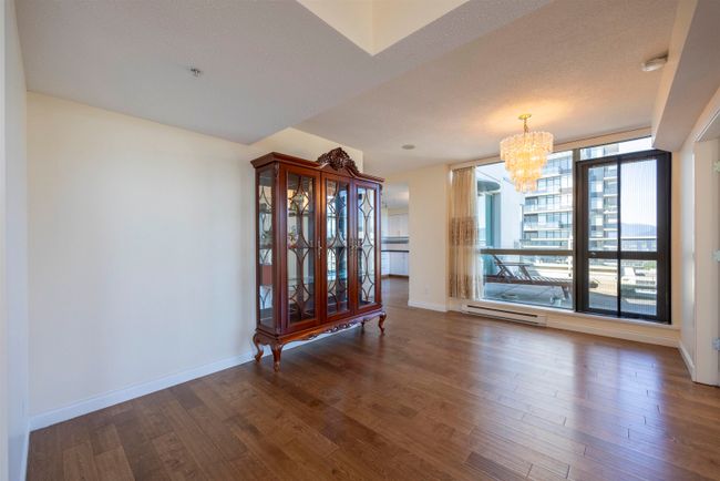 1702 - 4788 Hazel Street, Condo with 3 bedrooms, 2 bathrooms and 2 parking in Burnaby BC | Image 5