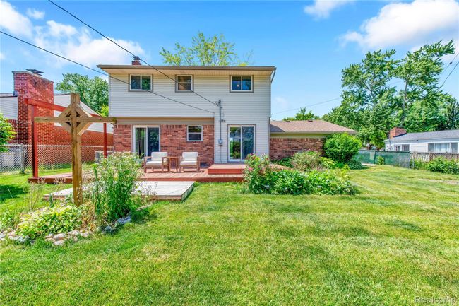 deck and entertaining area | Image 24