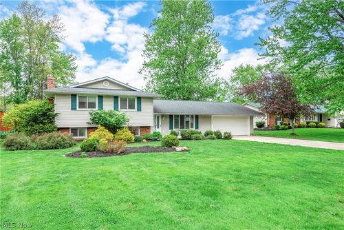 8139 Yorkshire Dr, Mentor, OH, 44060-3847 | Card Image