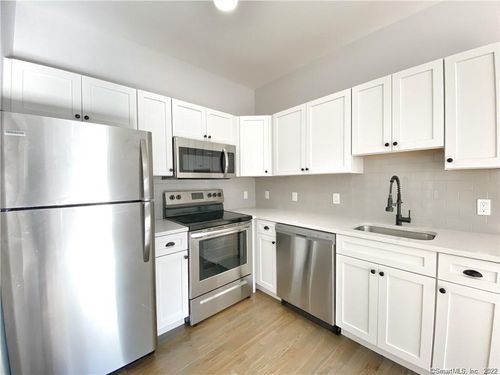 11-4 Berkeley St, Norwalk, CT, 06850-3984 | Card Image