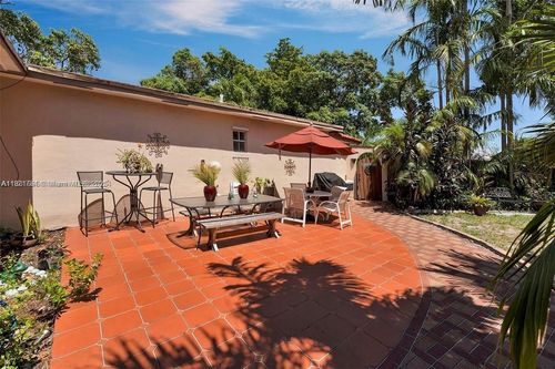 23 Sw 8th St, Hallandale Beach, FL, 33009-7015 | Card Image