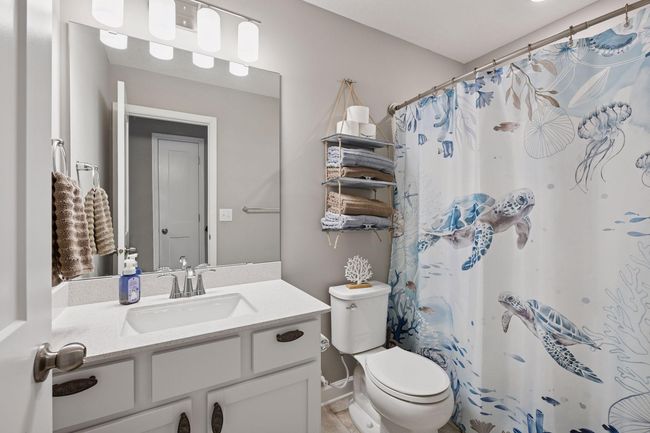 Upper-level full bathroom | Image 31