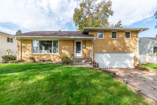 2138 Kohler Dr, Davenport, IA, 52803-2345 | Card Image