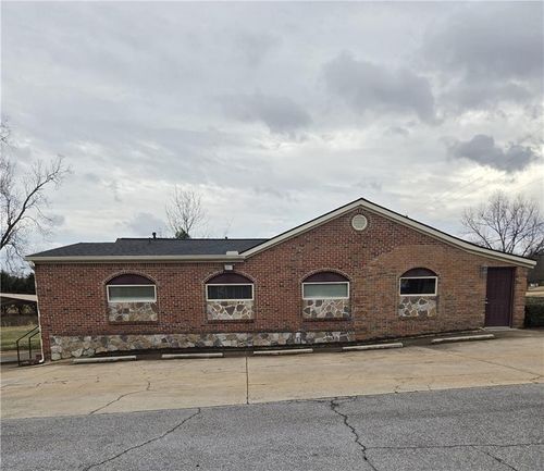 293 N Broad St, winder, GA, 30680-2155 | Card Image