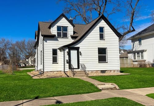 1821 Clay St, Cedar Falls, IA, 50613-4011 | Card Image